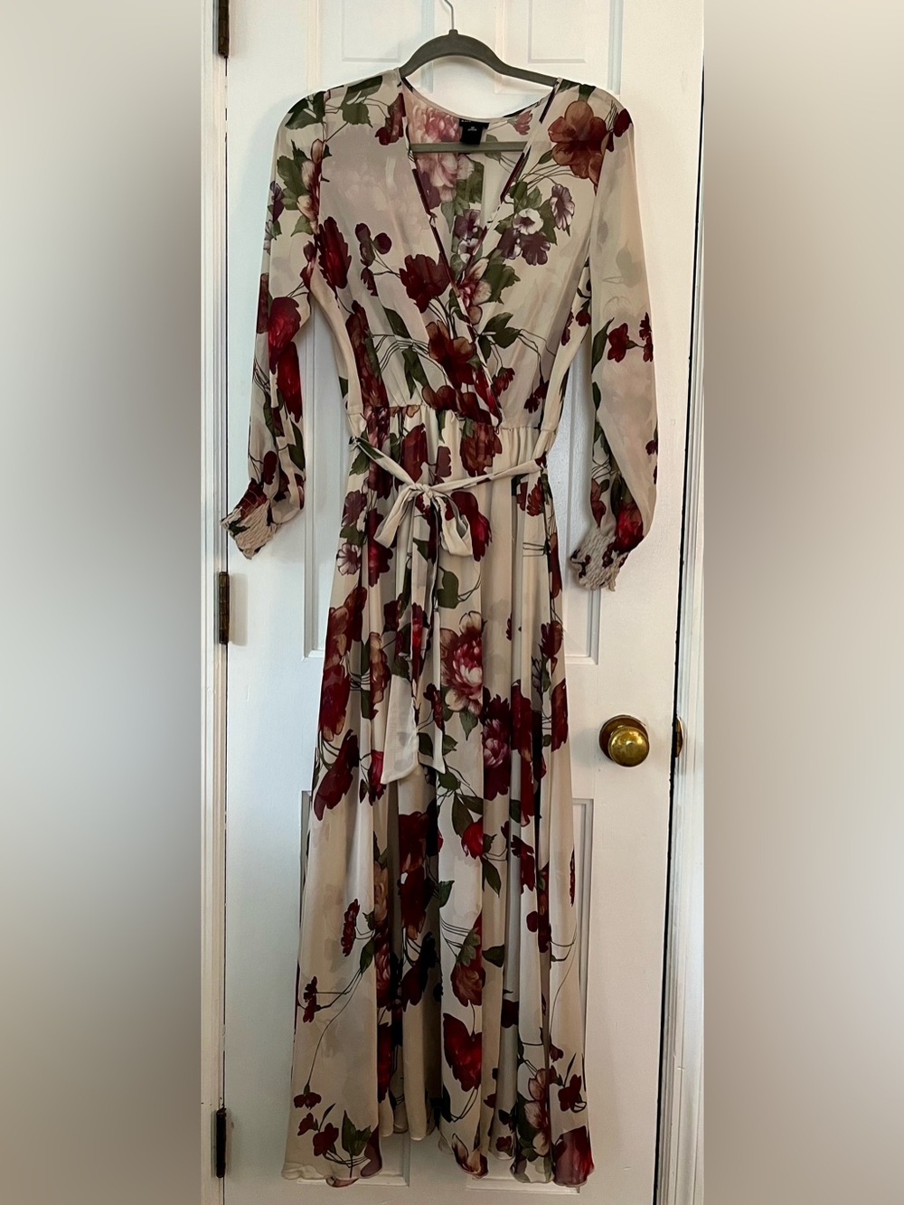KATE and LILY Floral Long Sleeve Beige Maxi Dress with Burgundy Blooms. Size: 10
